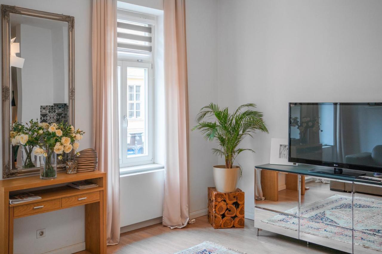 Baross Boutique Apartman Gyor Exterior photo