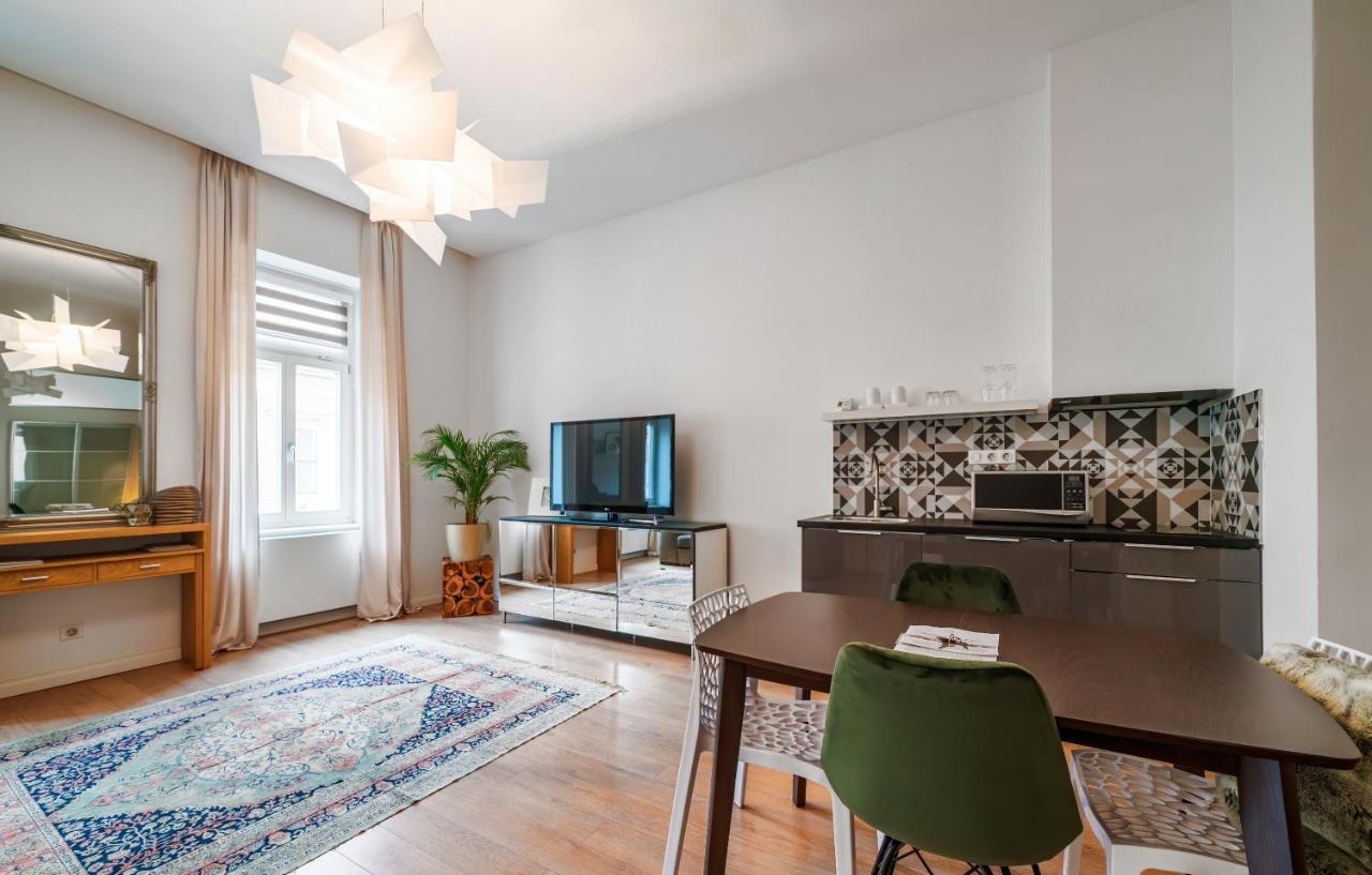 Baross Boutique Apartman Gyor Exterior photo