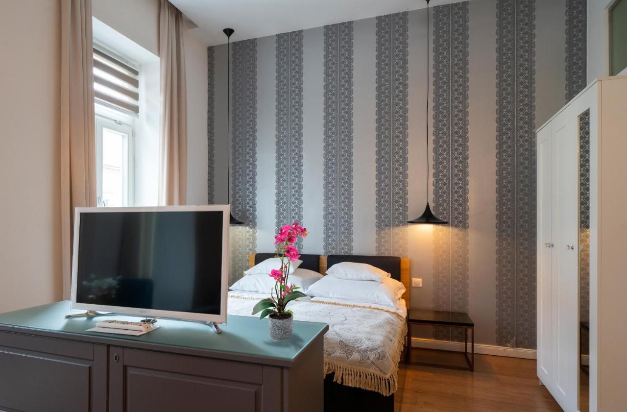 Baross Boutique Apartman Gyor Exterior photo