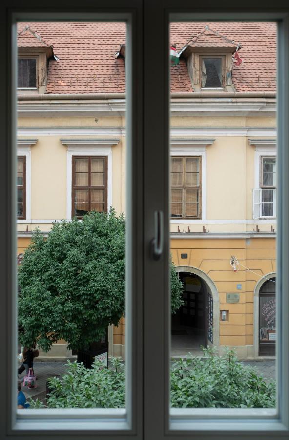 Baross Boutique Apartman Gyor Exterior photo