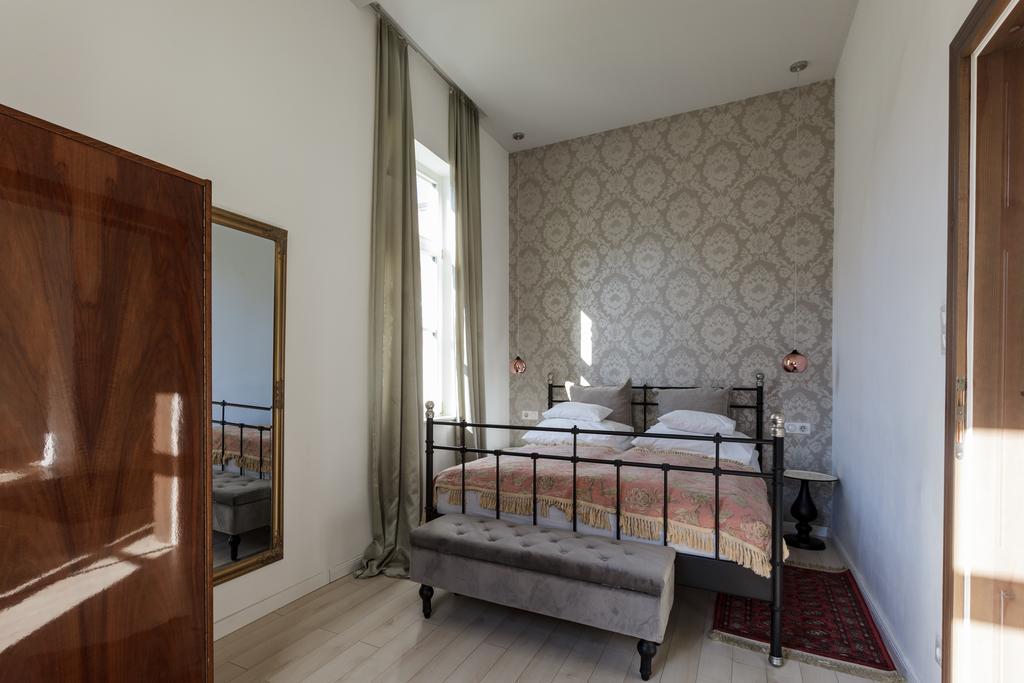 Baross Boutique Apartman Gyor Exterior photo