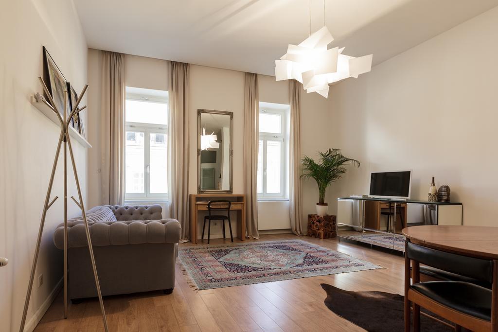 Baross Boutique Apartman Gyor Exterior photo